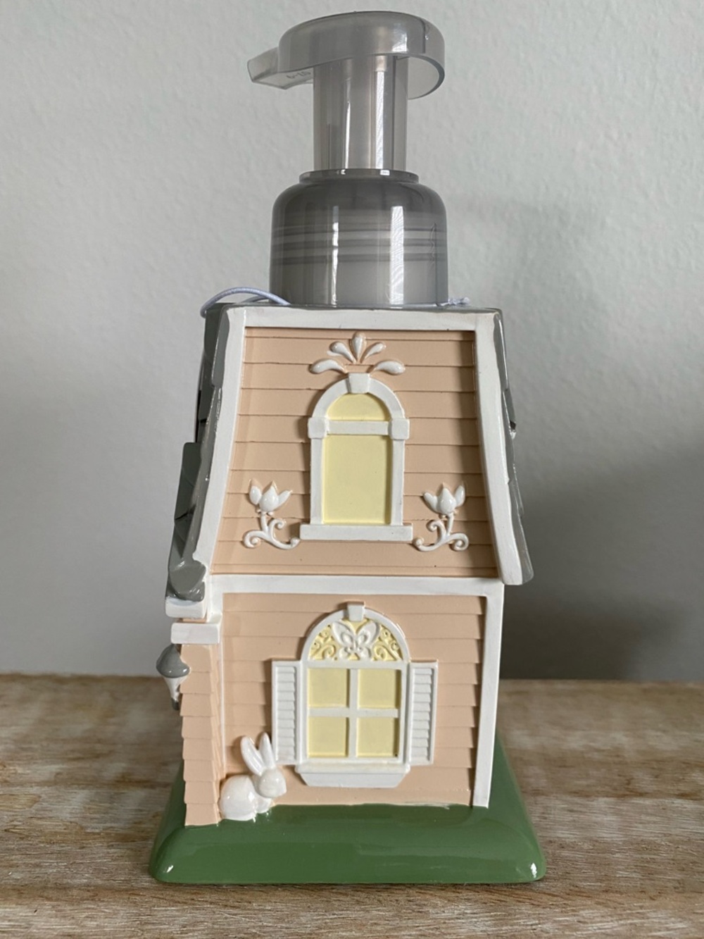 Bath & Body Works Cottage Foaming Soap Dispenser - Pastel House - Picture 4 of 7